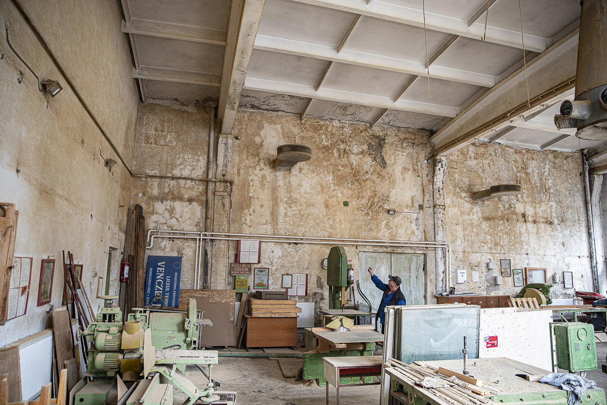 Változatlanul ázik az iskola műhelye